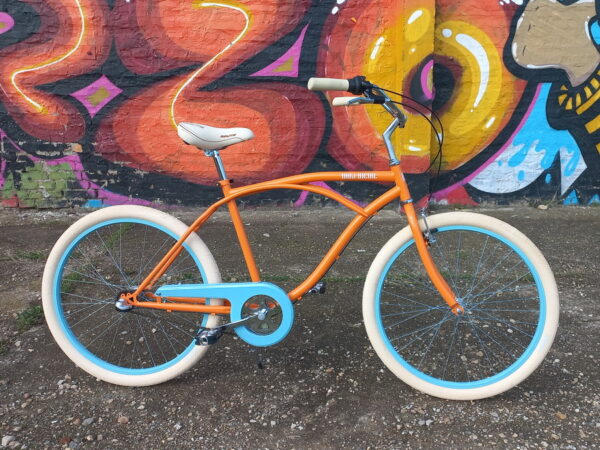 narandzasto-plavi-cruiser-bicikl