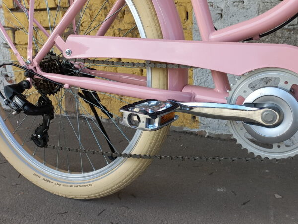 roze-vinjeta-zenski-cruiser-bicikl
